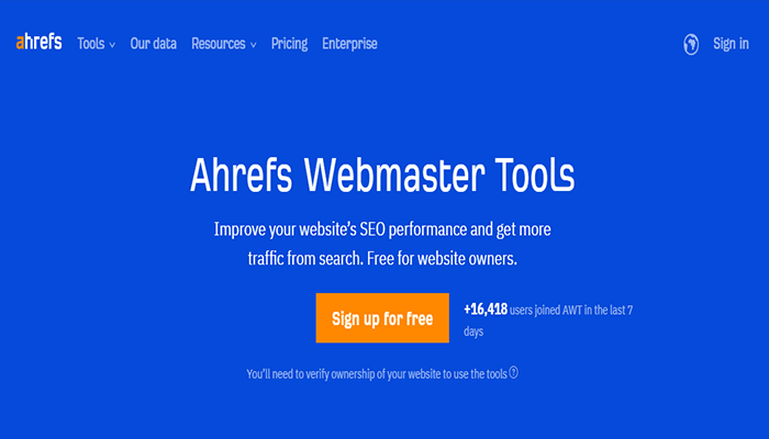 أفضل 25+ ادوات السيو لمراجعة موقعك ومراقبته لعام 2025 15 ahrefs webmaster tools homepage